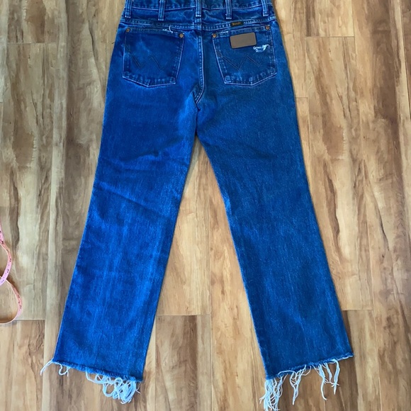 Vintage distressed Wrangler Jeans - Picture 10 of 14